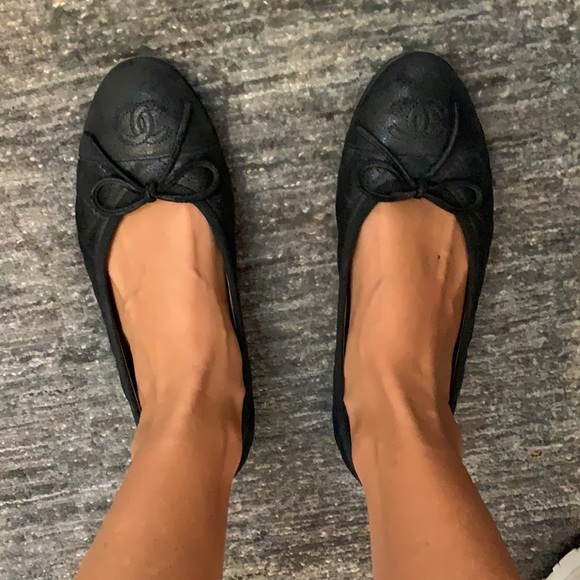 CHANEL Black Quilted Lambskin or Calfskin Flats Caviar - Picture 6 of 6